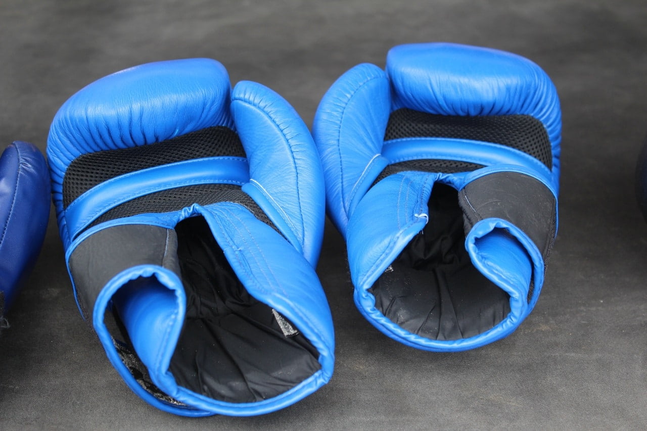 how-to-wash-clean-deodorize-boxing-gloves